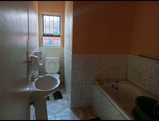 3 BEDROOM FREEHOLD FOR SALE IN VICTORIA MXENGE